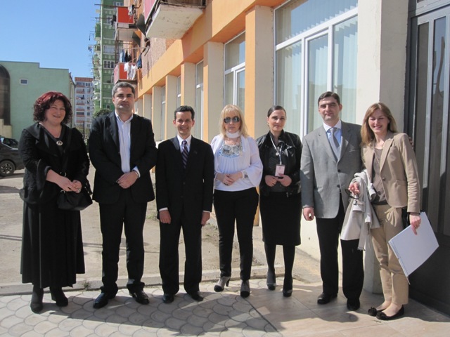 სტუმრად ამერიკის ელჩი ჯონ ბასი