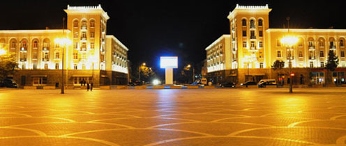 მოედანი ღამით